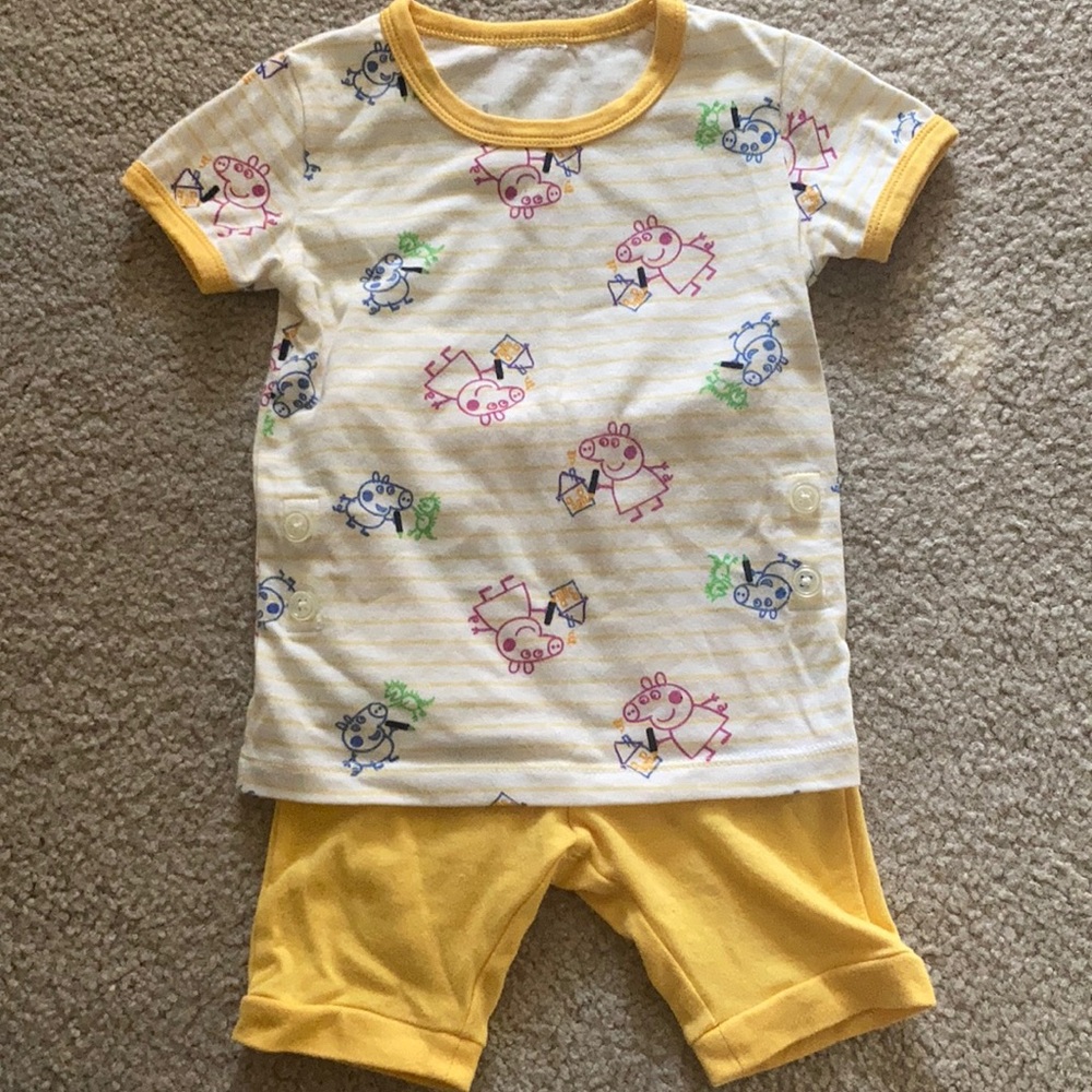 Like NEW Uniqlo Peppa pig Pj’s 12-18 mos